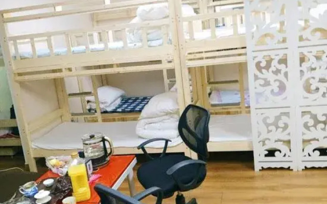 Guomao Youth Hostel (Shenzhen Railway Station)