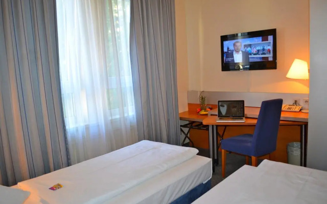 Senator Hotel