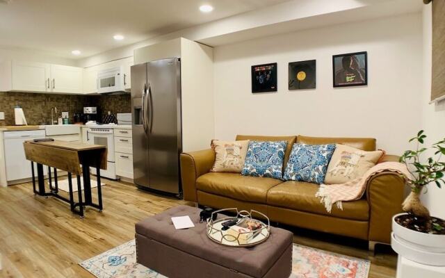 Phinneywood Basement Hideaway - Zoo meets Lake