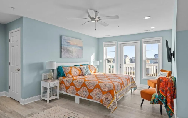 Atlantic Blue 4 Bedroom Townhouse by RedAwning