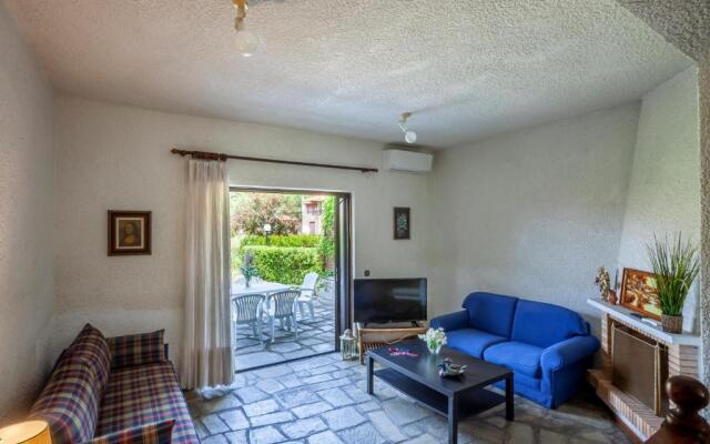 Luxury house in Elani beach 100m by the sea