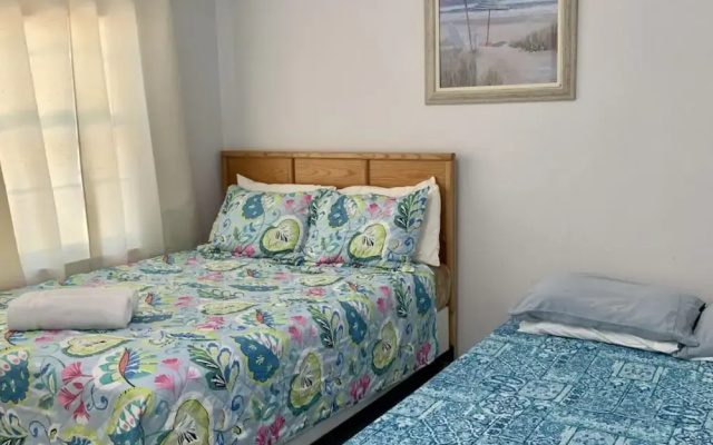 3 Suites BP Steps to Beach - Apartment in West Bay - Photo 2