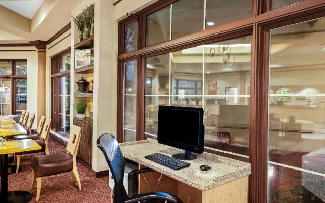 La Quinta Inn & Suites Memphis Primacy Parkway