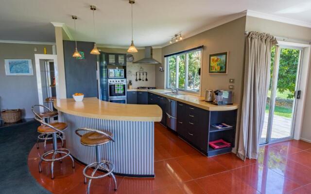 La Casa Al Mare - Golden Bay Beach House