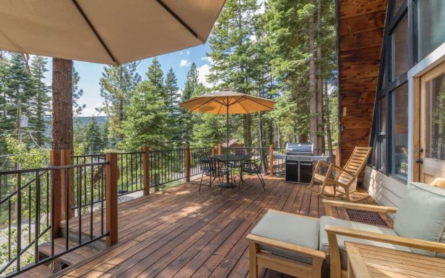 Mountaineer by Avantstay Classic A Frame w/ a Great View & Access To Lake Tahoe Park Association