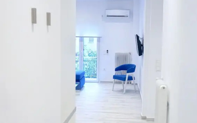 Central Bright Apt in Athens near Metro
