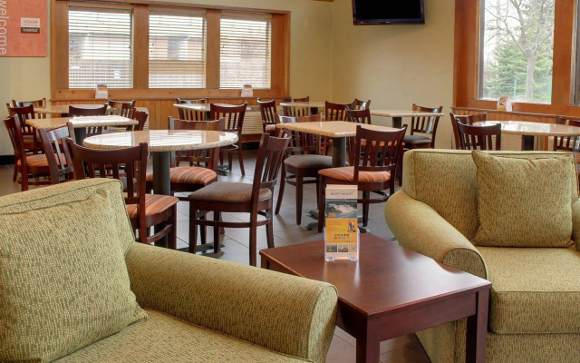 Comfort Inn & Suites Syracuse-Carrier Circle