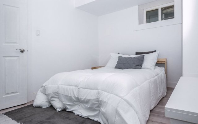 Cosy 1 Bedroom Suite in Leslieville