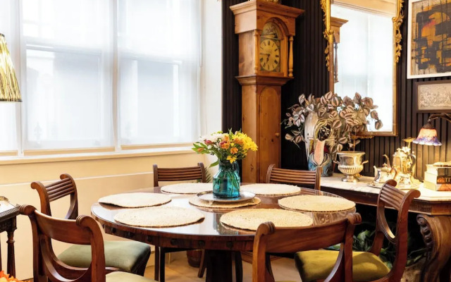 Large 4-bed 8-guests W/patio 1841 House Paddington