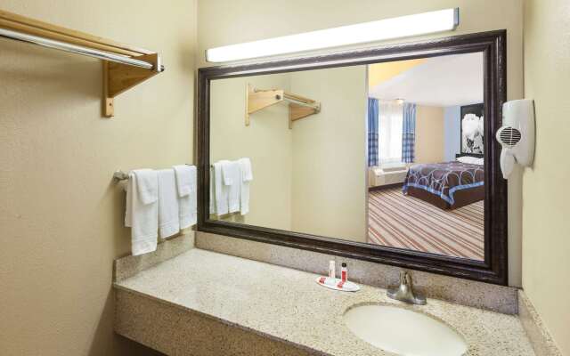 Super 8 by Wyndham Kingsville