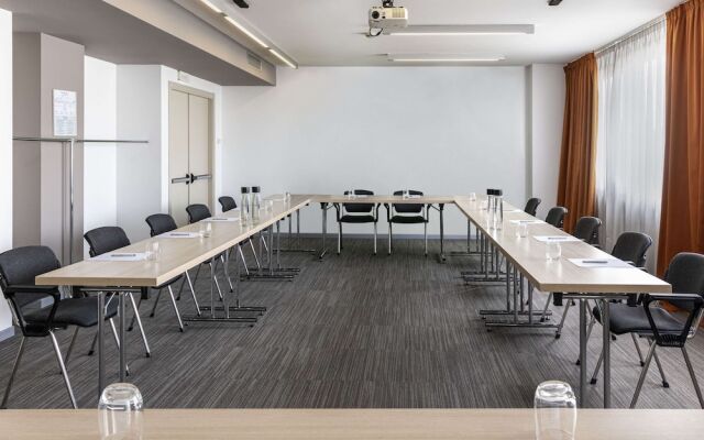 Ibis Styles Milano Agrate Brianza (17Km From Milan)