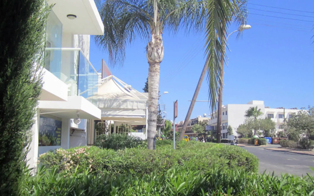 Senator  Apartments - Adults Only