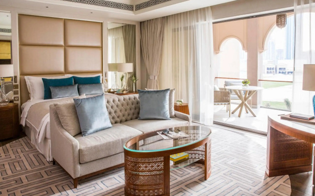 Royal Saray Resort