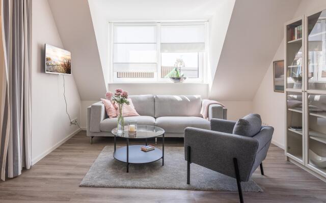 Tastefully furnished, modern and light-flooded apartment.