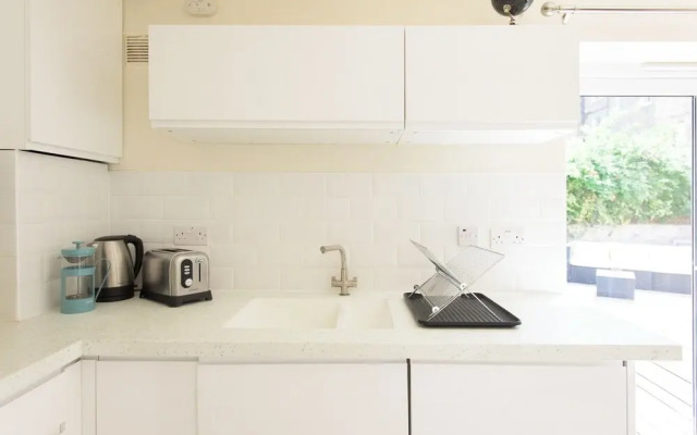Platinum Apartment Mornington Crescent 9986
