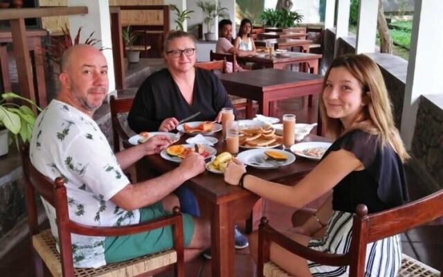 Hotel Warahena Walauwa