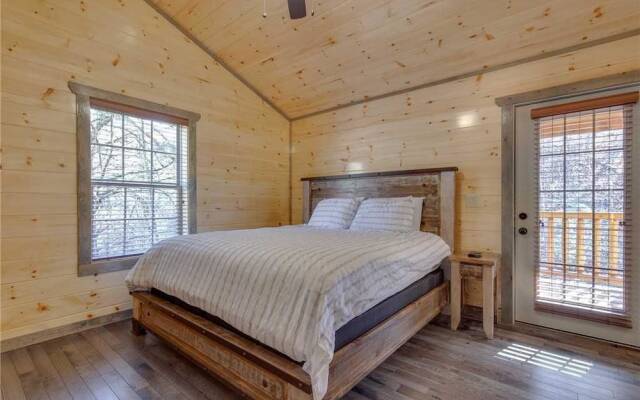 Mirror Pond - Four Bedroom Cabin