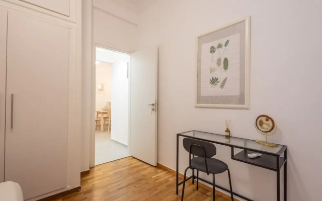 Fresh 2 Bdrm Apt in Koukaki
