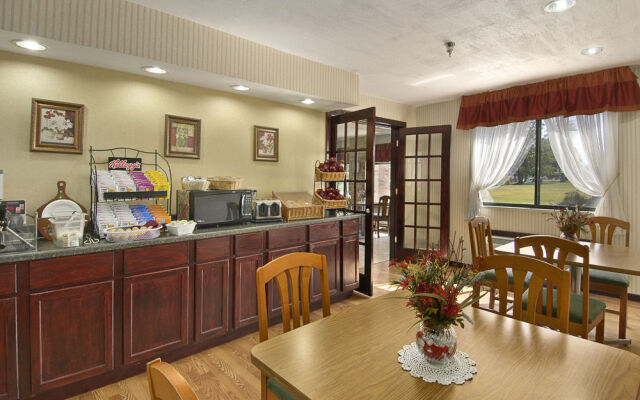 Baymont Inn & Suites Muskegon