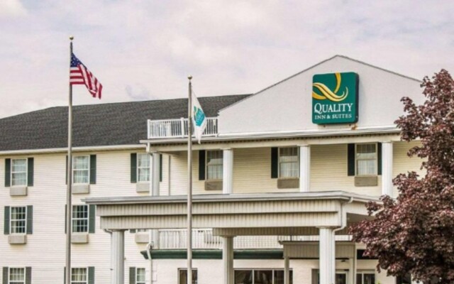 Quality Inn & Suites Bellville - Mansfield