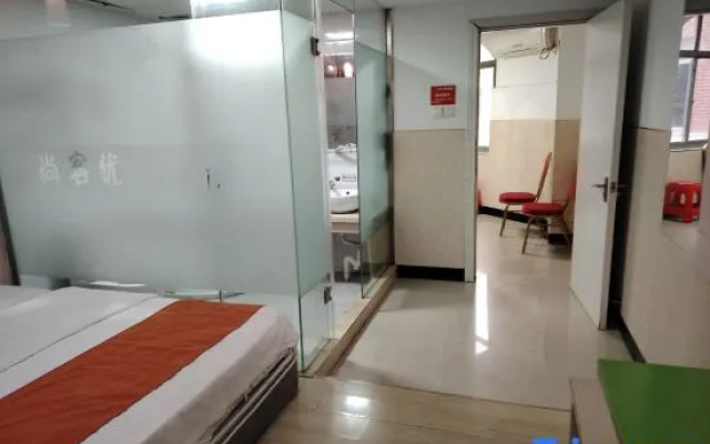 Home Inn Huayi (Wuhu Xinyi Economic Development Zone Century Avenue Branch)