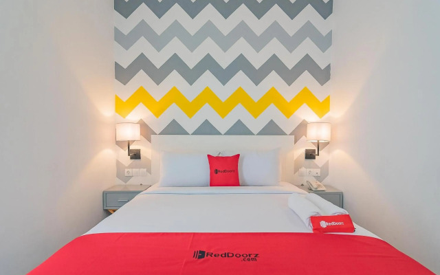 RedDoorz Premium @ Hotel Hebat