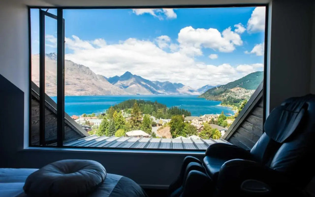 Penthouse Studio - Amazing Lake Views