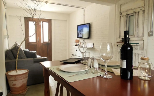 Casa de Tijolinho com Netflix e estacionamento