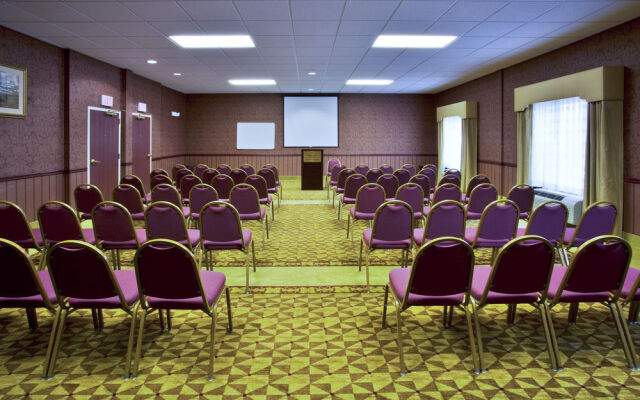 Holiday Inn Express Hotel & Suites St. Petersburg North (I-275)