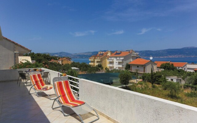 Nice Home in Slatine With Wifi and 5 Bedrooms