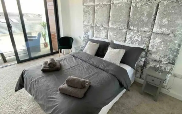 No2 Sandy Bay , Luxury Beachfront Apartment