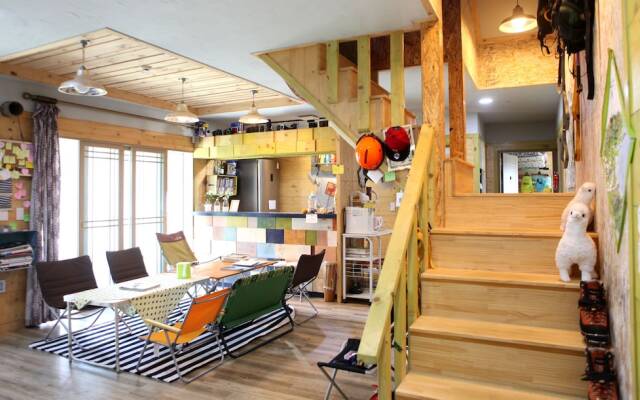Basecamp Guesthouse - Hostel