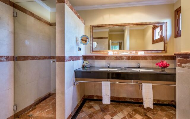 Casa León Royal Retreat