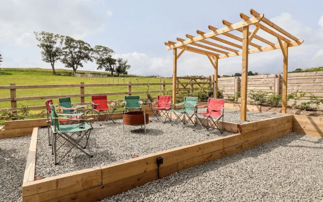Lucky Clucky Lodge