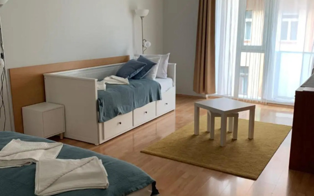 HI Downtown Apartment A12