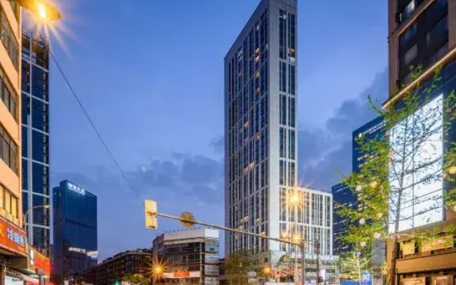 Chengdu Youyue·HOUSE Service Apartment (Chunxi Road Tianfu Square Branch)