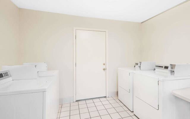 Days Inn Springfield/Phil.Intl Airport