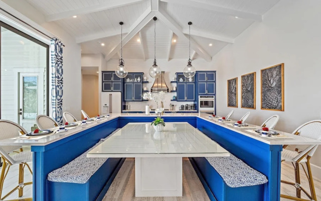 Dream Island 8 Bedroom Home