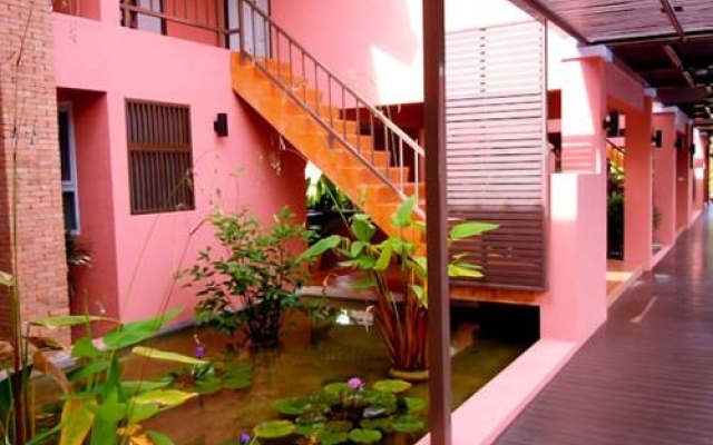 Luckna House
