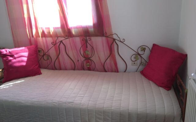 Akti Miaouli Holiday Home