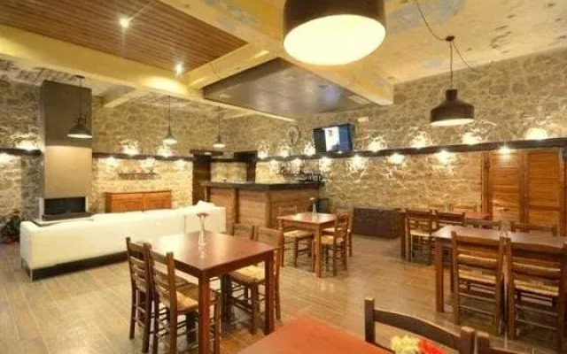 Polys Guest House