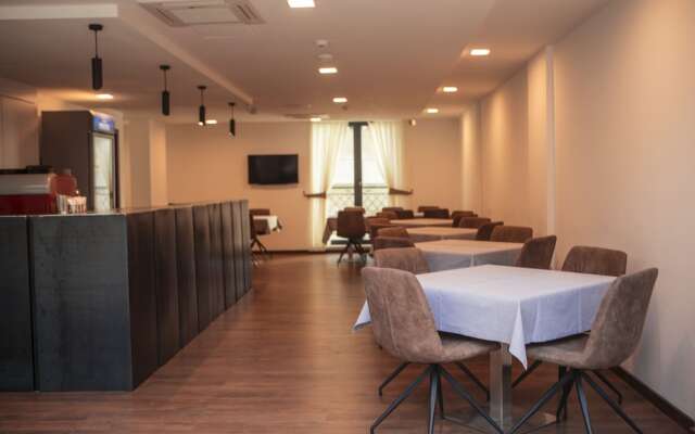 Hotel Qama
