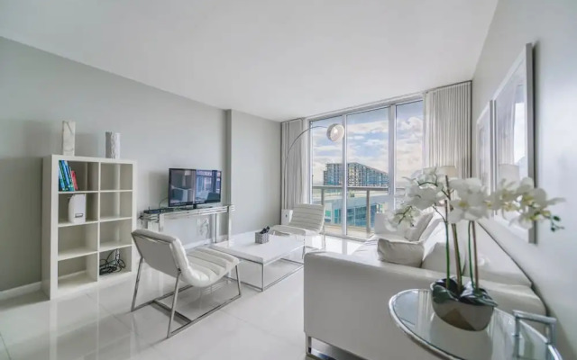 Luxury 45th Floor Condo Icon Brickell