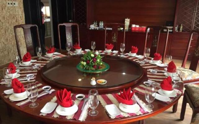 Que Huong Hotel