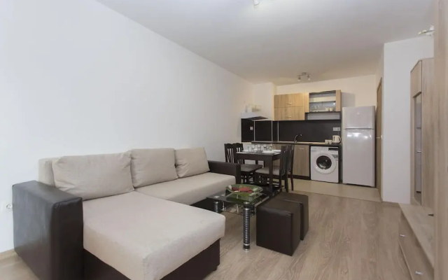 Bright 1bdr Apartment Near Center - Free Parking