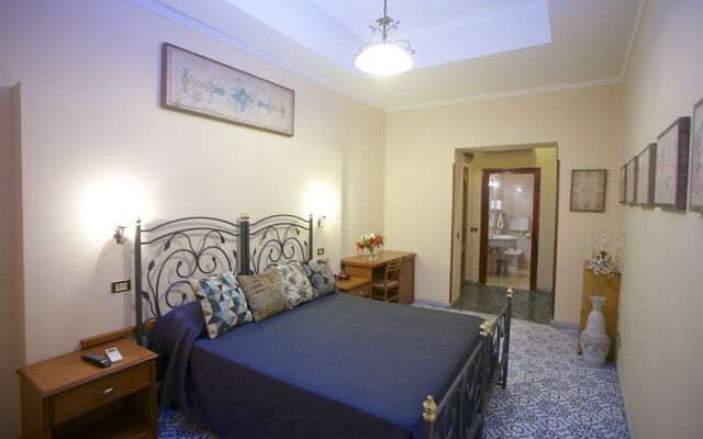 Nicolas Inn