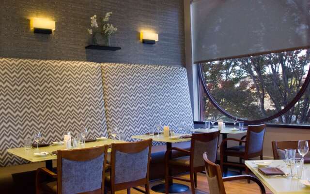 DoubleTree Suites by Hilton Hotel Boston - Cambridge