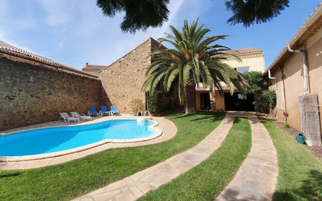 Spacious Villa in Languedoc-Roussillon with private Swimming Pool