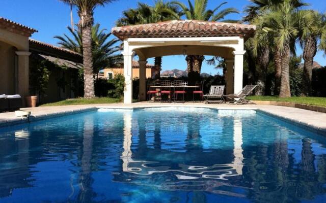 Luxueuse Villa Récente à Saint Raphaël de Plain Pied