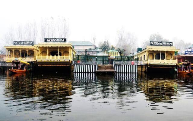 Swan Group of Houseboats, Golden Dal Lake